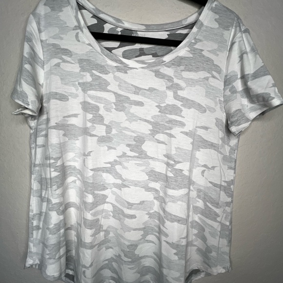 Grace & Lace Tops - Grace & Lace Camo Scoop Neck Tee Small Gray White Soft Stretch‎ Short Sleeve Top
